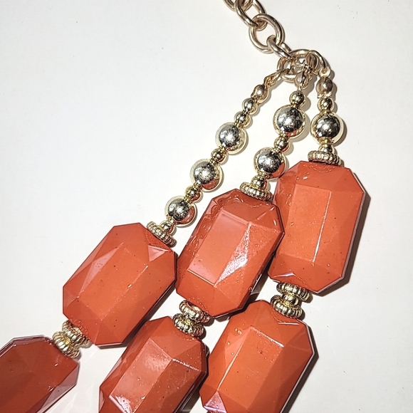 BURNT ORANGE LUCITE STATEMENT NECKLACE with EARRINGS - Picture 2 of 8